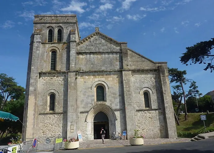 Sur à 500 M De La N 5 * Soulac-sur-Mer